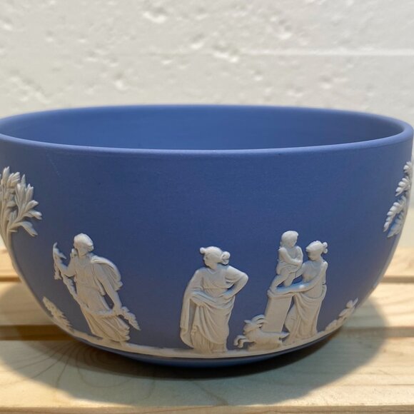 Wedgwood Blue Jasperware Small Round Bowl with White Motif - Picture 7 of 10